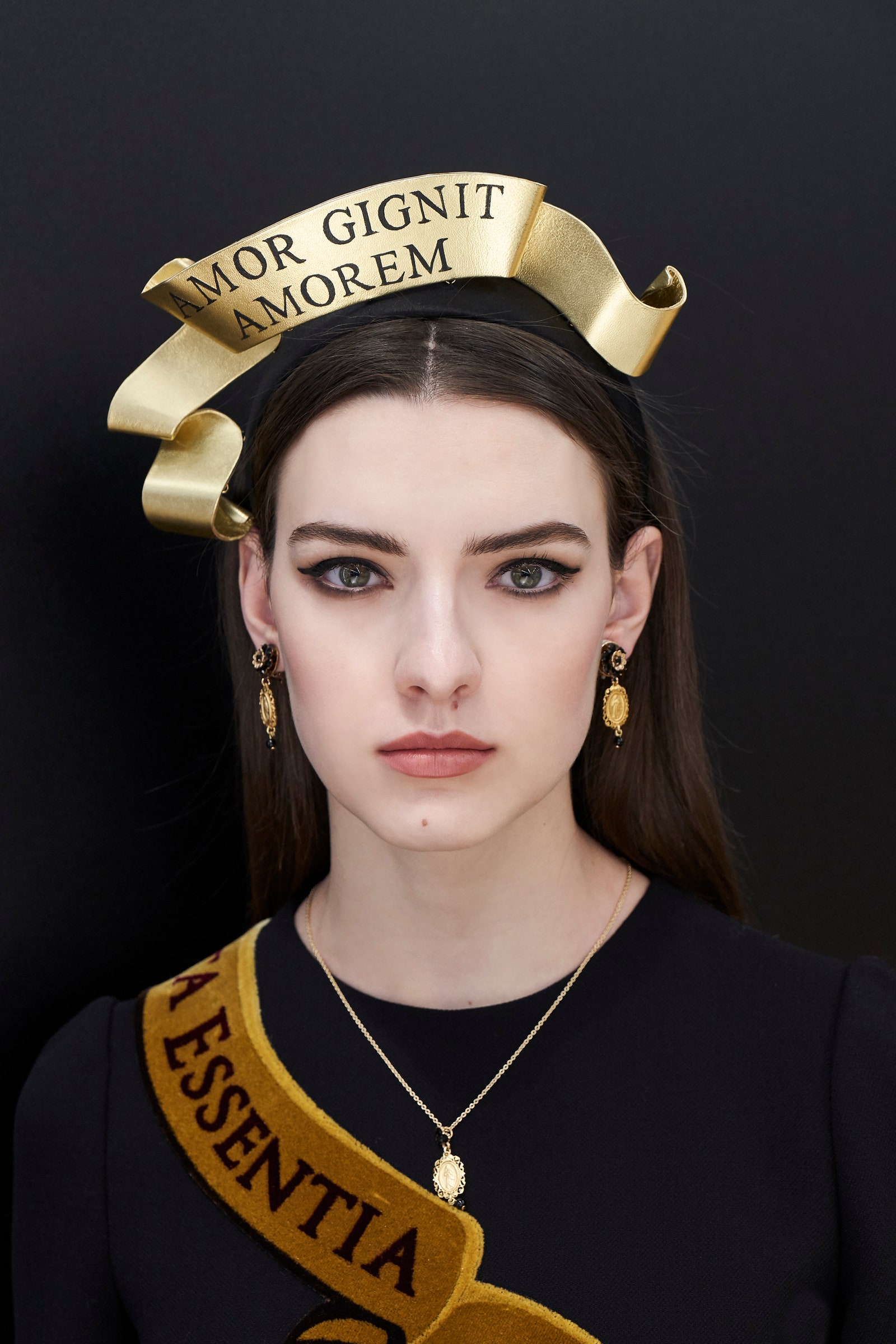 Как сделать модный макияж с показа Dolce  Gabbana 2018  фото