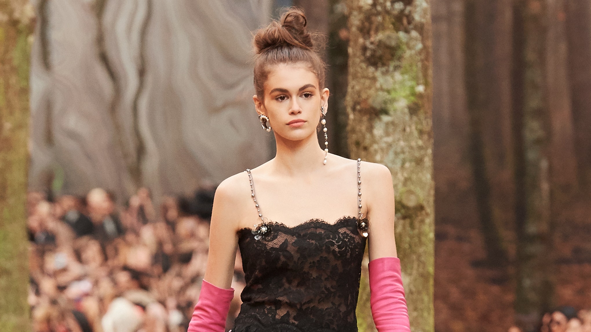 Неделя моды в Париже 2018 фото с показа Chanel коллекция осеньзима