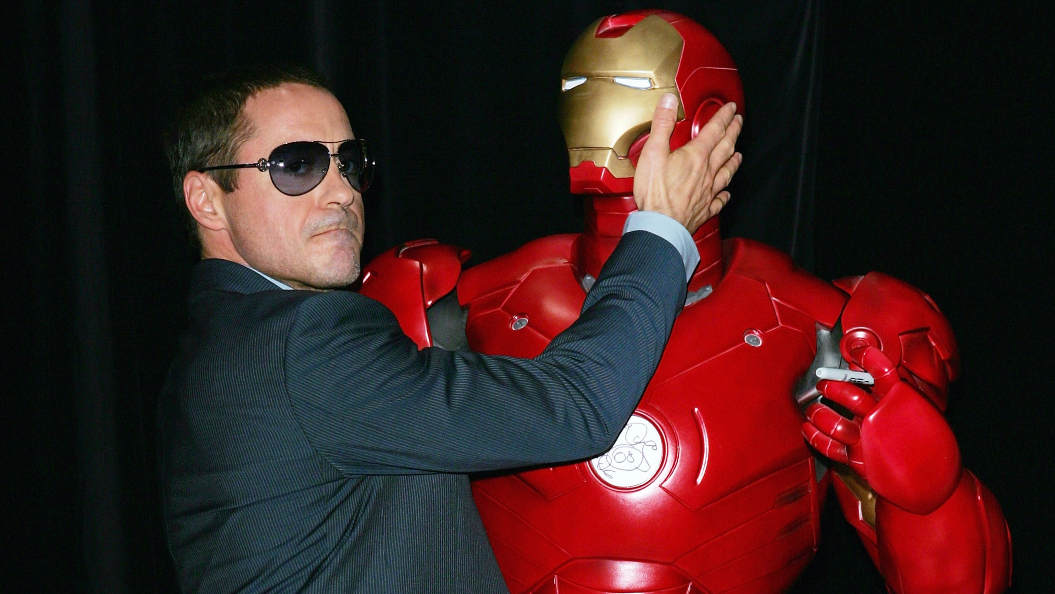 В Голливуде похитили костюм Железного человека полиция ЛосАнджелеса ведет расследование