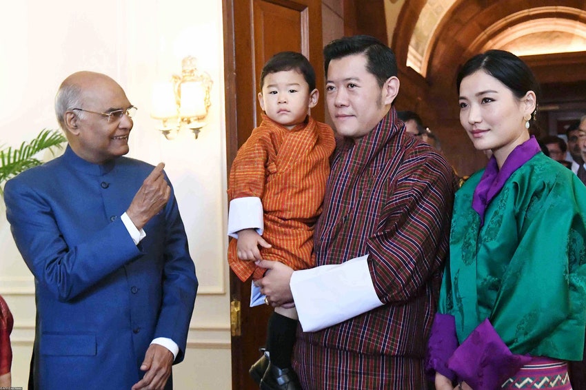 Президент Рам Натх Ковинд маленький принц король Джигме Кхесар Намгьял Вангчук и королева Джецун Пема Вангчук