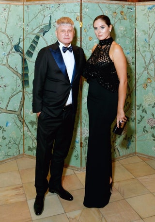 Наталья Бондаренко с мужем Виктором на фоне ширмы De Gournay.