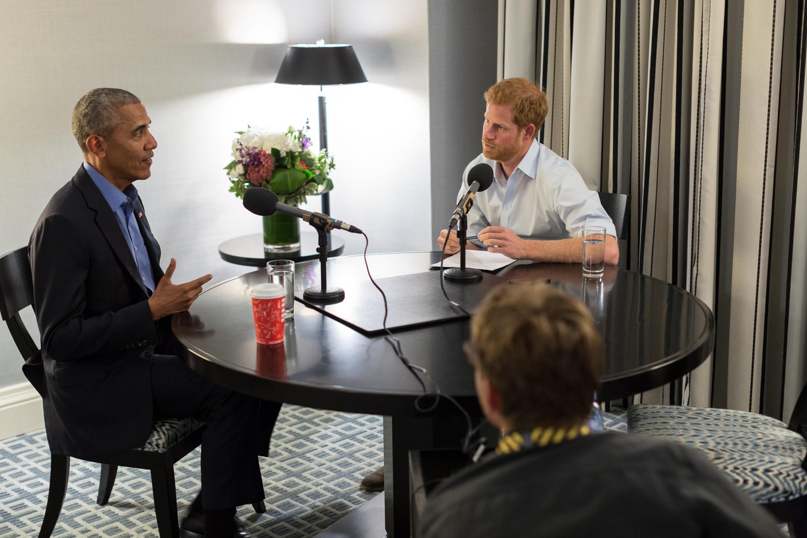 Барак Обама дает интервью принцу Гарри в Торонто