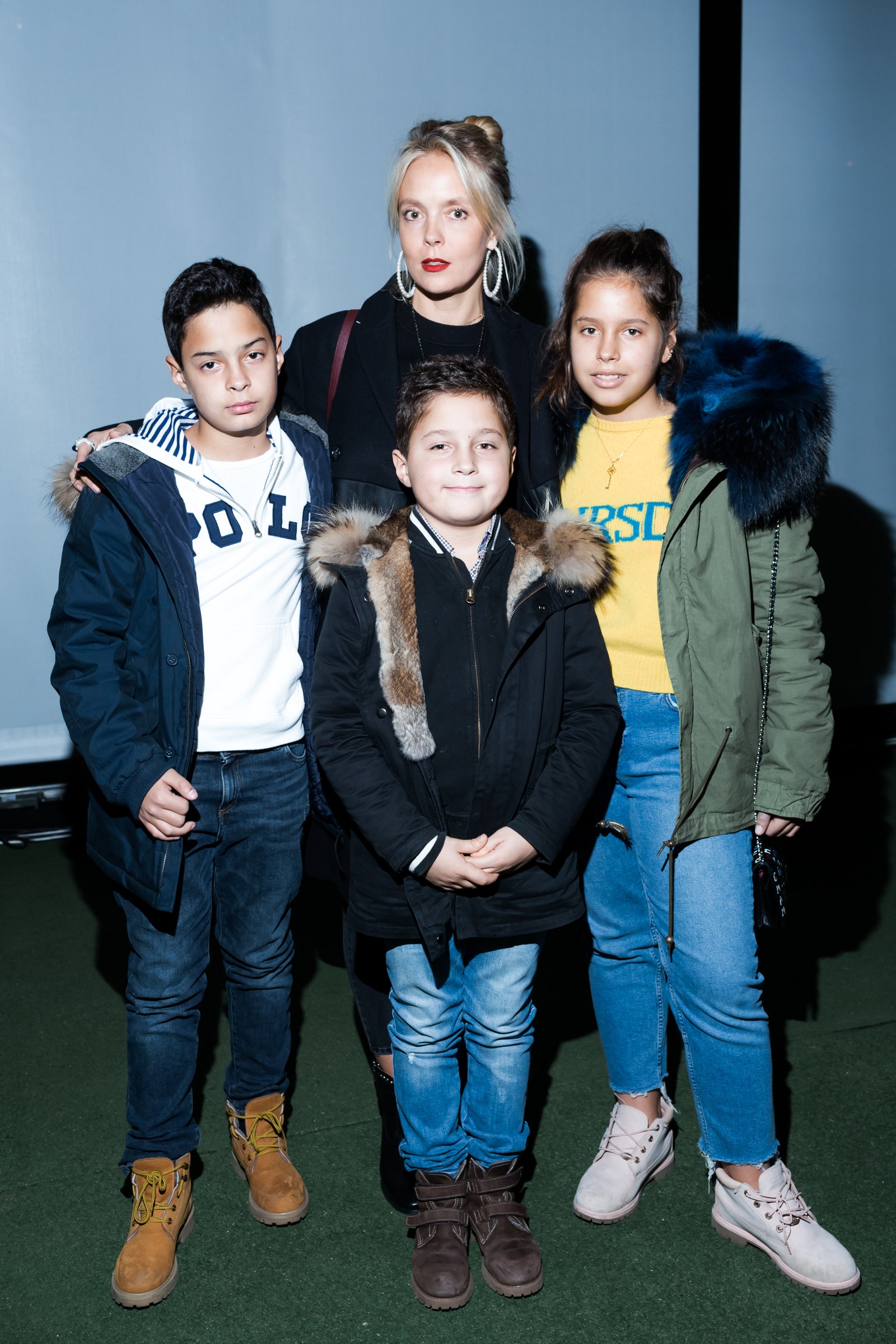 Виктория Манасир с сыновьями Алексом Ромой и дочерью Даной