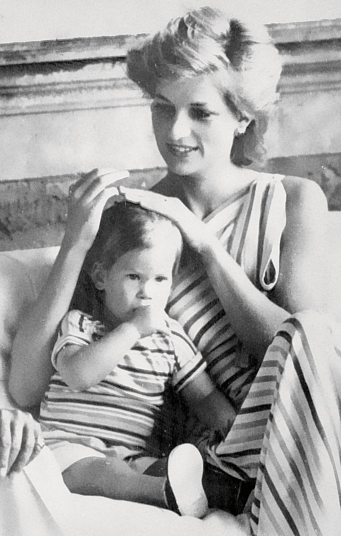 С мамой принцессой Дианой на Майорке 1986.