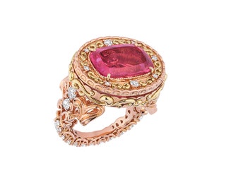 Кольцо Cachette Rubellite — розовое золото желтое золото бриллианты и розовый турмалин.