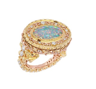 Кольцо Cachette Opale Claire — желтое золото розовое золото бриллианты и светлый опал.