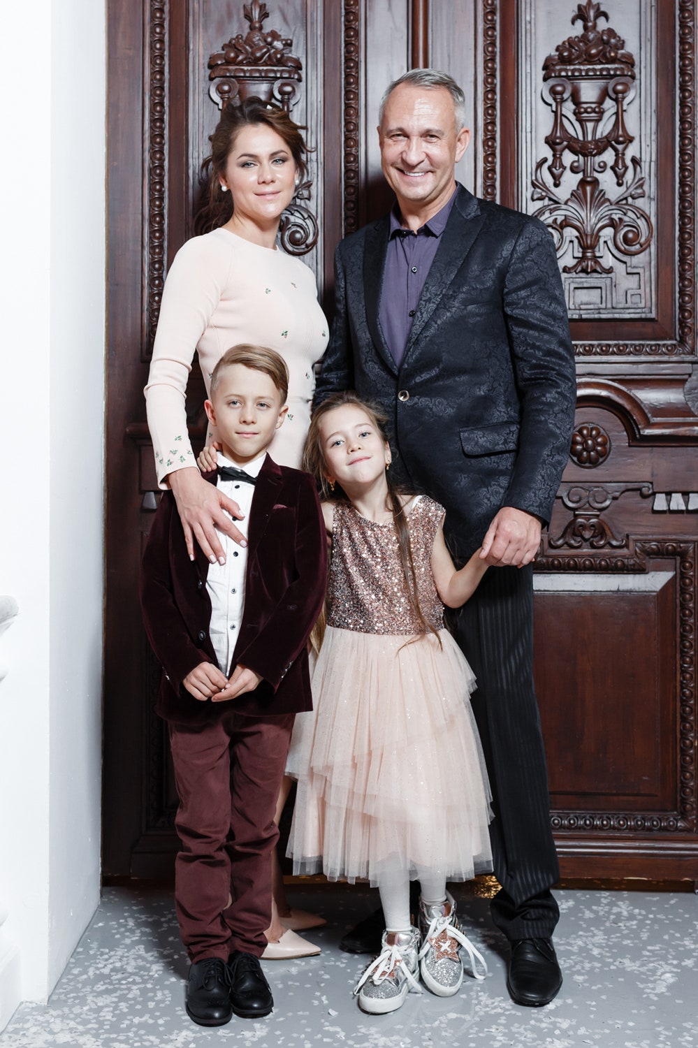 Алексей Ситников с женой Натальей и детьми Даниэлем и Софией