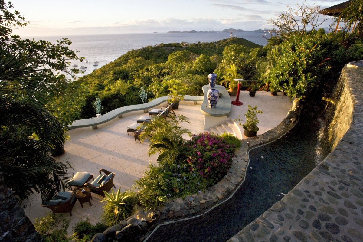 На вилле Дэвида Боуи на острове Мюстик в Карибском море можно остановиться за 40 тысяч в неделю