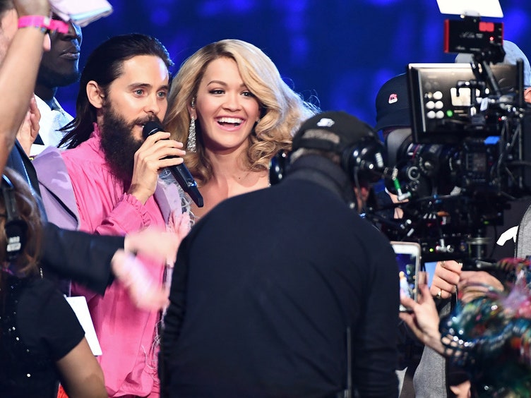 Сюрреалистические наряды звезд на церемонии MTV EMA в Лондоне