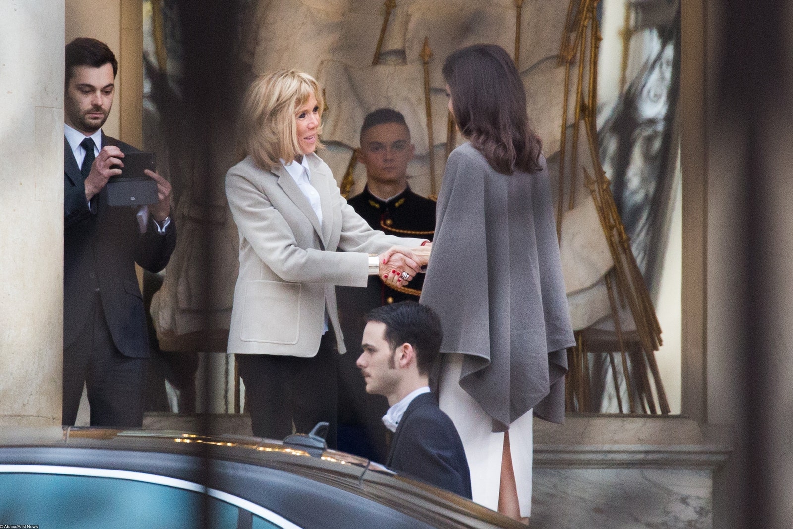 Анджелина Джоли и Брижит Макрон фото со встречи в Елисейском дворце