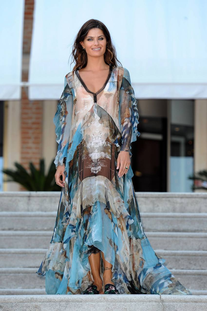 Венецианский кинофестиваль 2017 Изабели Фонтана на пляже отеля Excelsior