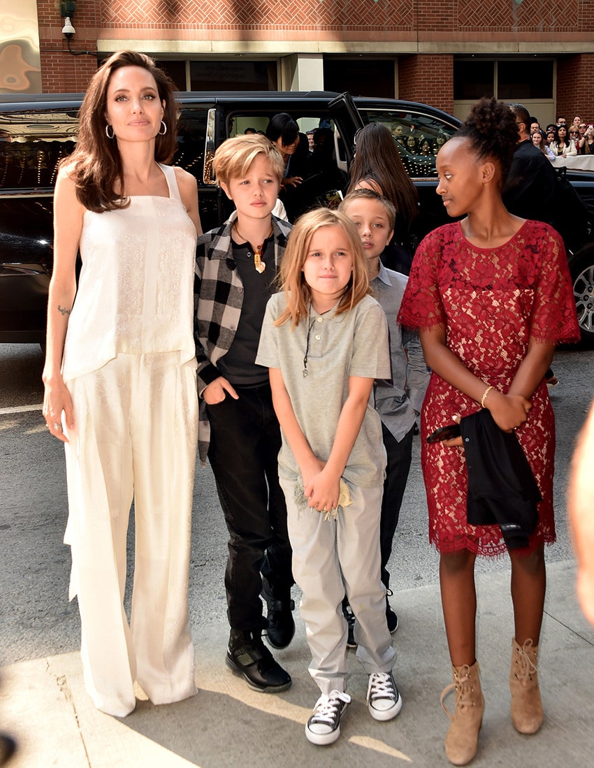 Кинофестиваль в Торонто фото Анджелины Джоли с детьми на премьере фильма «Добытчик»