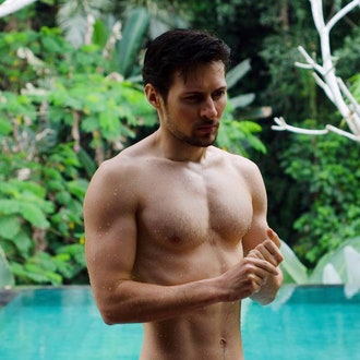 Павел Дуров запустил флешмоб #PutinShirtlessChallenge
