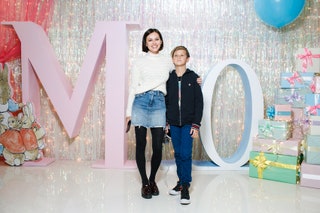 Оксана Лаврентьева с сыном Егором на празднике в MiniMe.