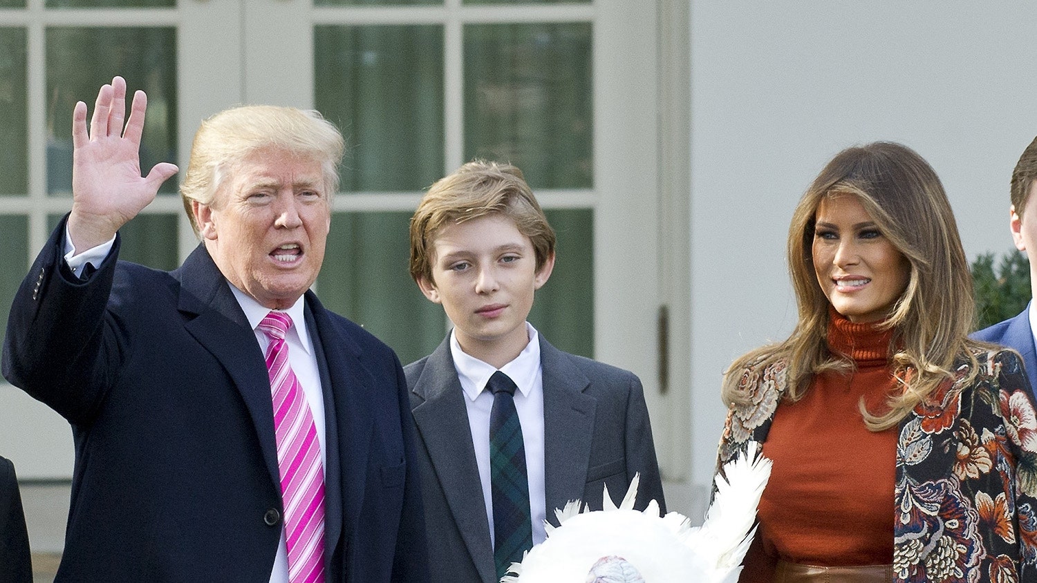 Дональд и Мелания Трамп с семьей фото с Дня благодарения