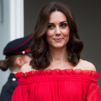 Look of the Day: Кейт Миддлтон в Alexander McQueen