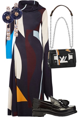 Платье Victoria Beckham серьги Crystalline сумка Louis Vuitton лоферы Prada.