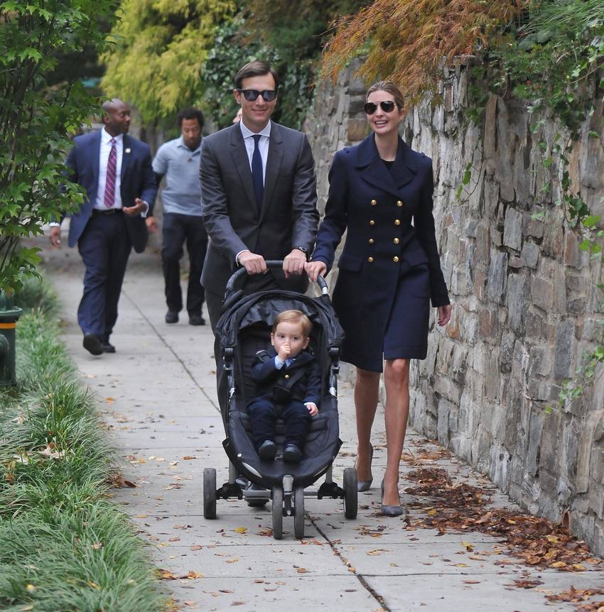 Иванка Трамп и Джаред Кушнер фото прогулки с детьми в НьюЙорке