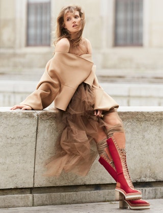 Жакет из ацетата Diane von fÜrstenberg платье из тюля Brunello Cucinelli кожаные сапоги чулки все Hermès золотое кольцо...