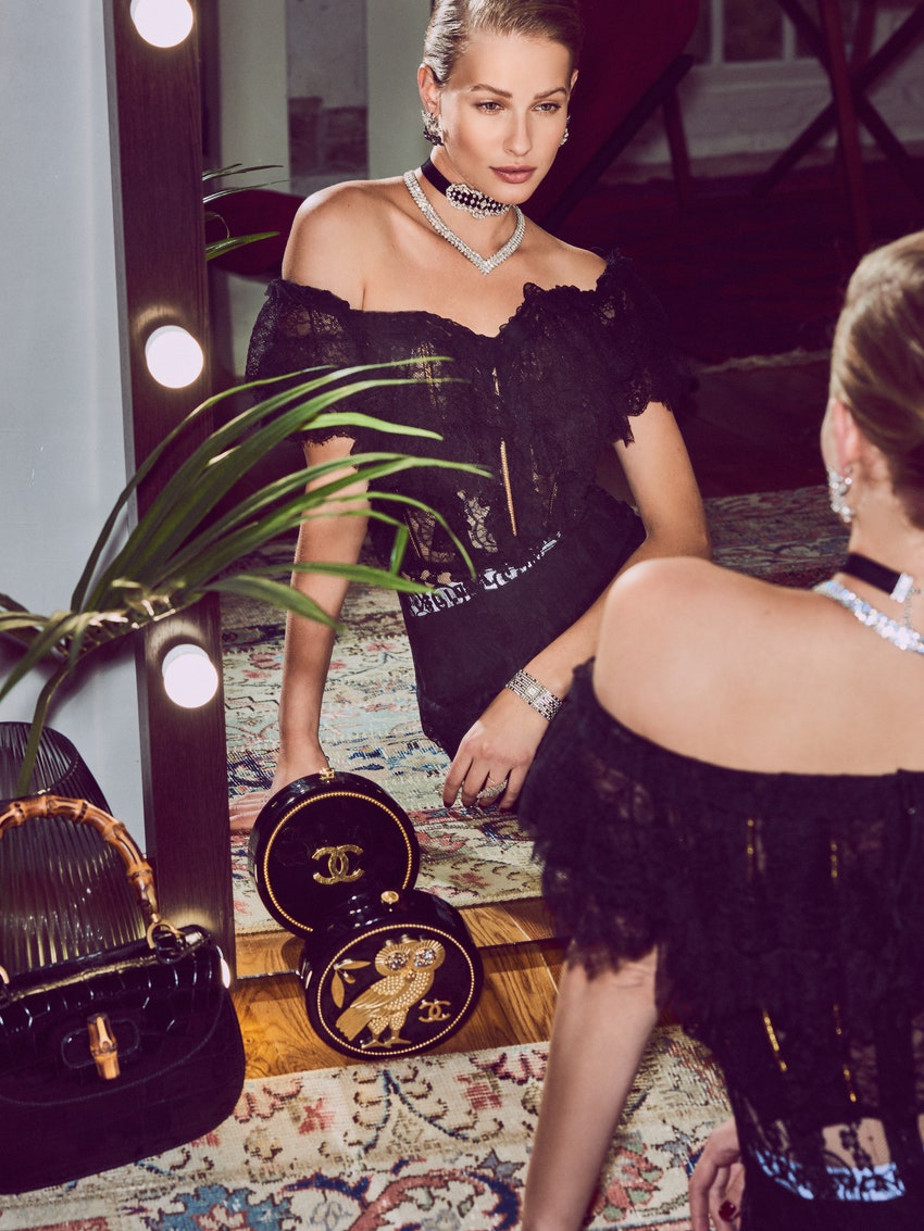 Шелковое платье 276 500 руб. Dolce amp Gabbana трусы Dior серьги Giardini Segreti с черными бриллиантами Pasquale Bruni...