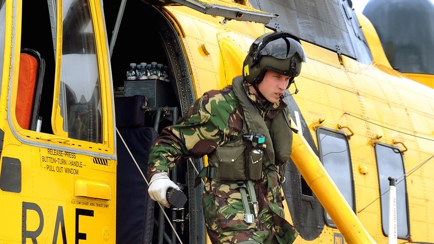 У принца Уильяма закончился контракт летчикаспасателя с компанией East Anglian Air Ambulance