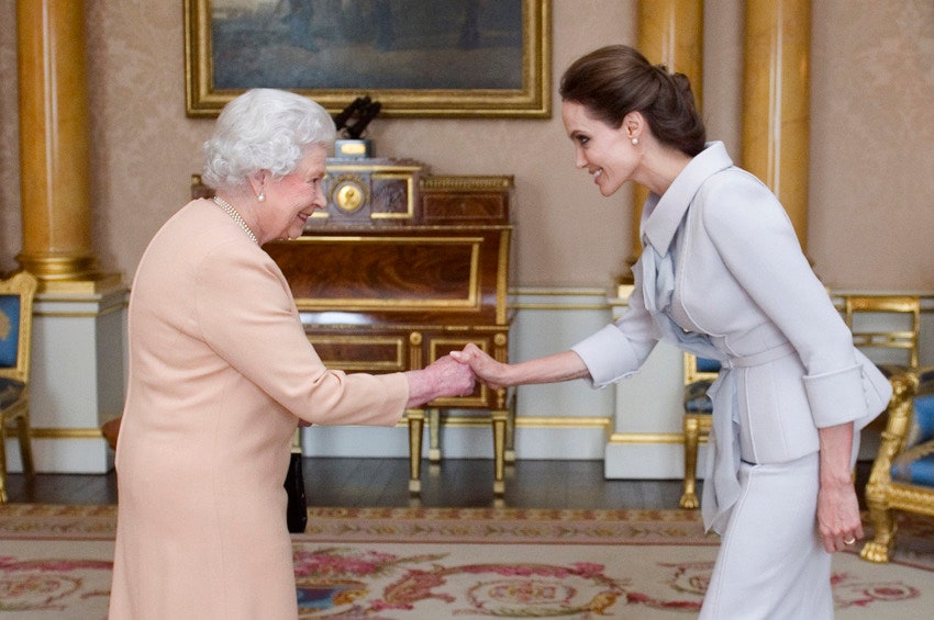 Елизавета II и Анджелина Джоли