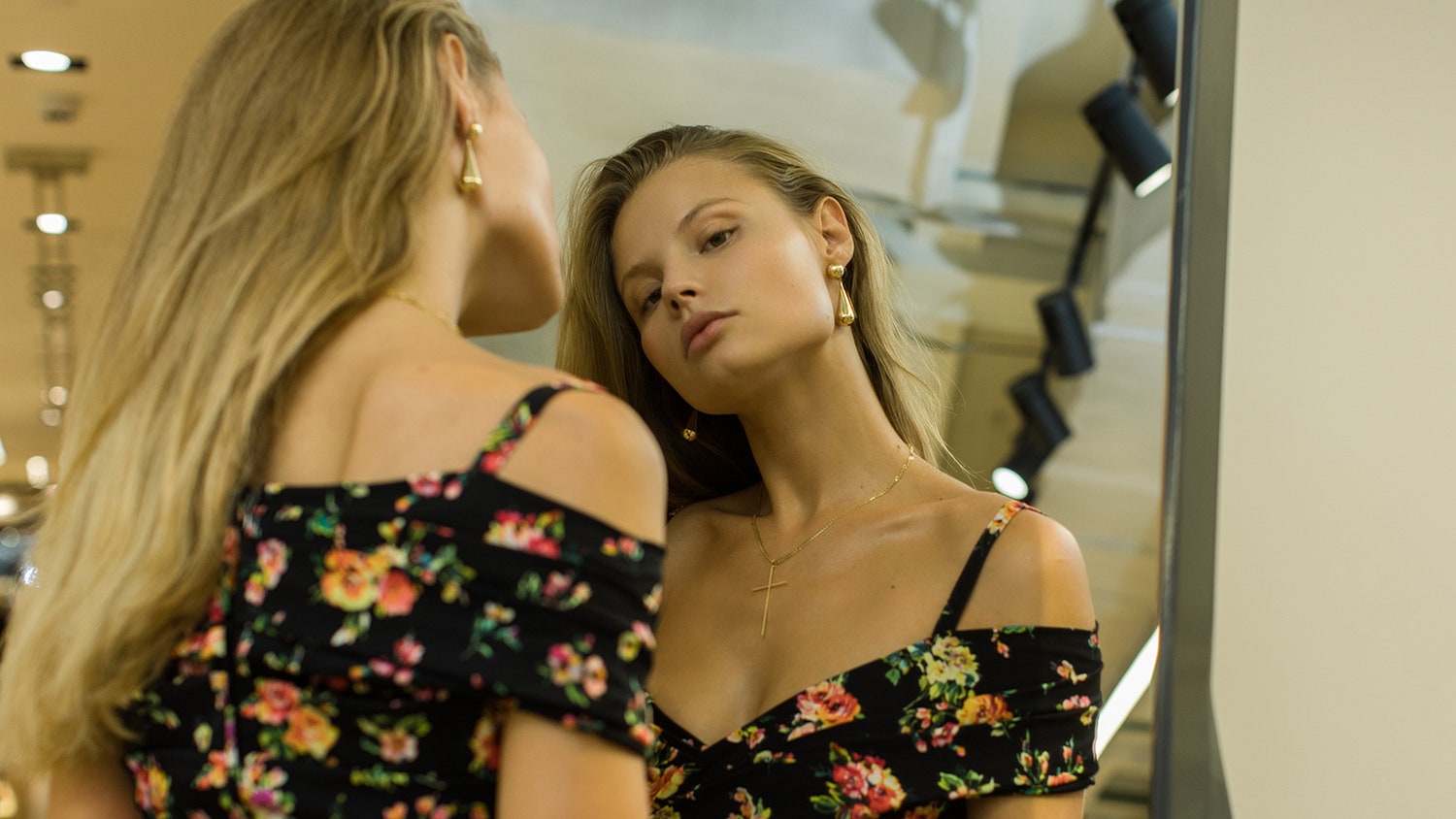 Магдалена Фраковяк фото в платье Dolce  Gabbana
