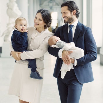 Королевская семья Швеции опубликовала первые фото новорожденного принца