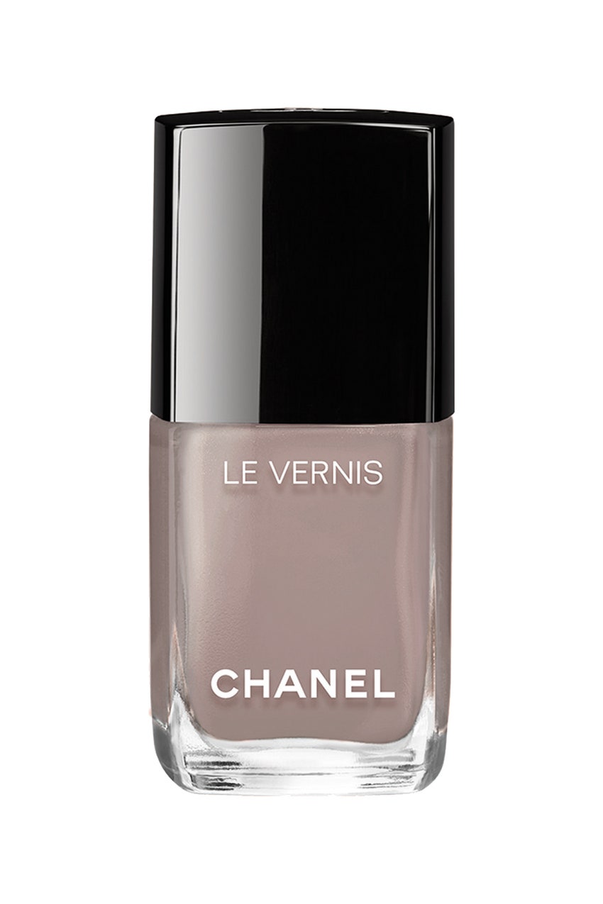Лак для ногтей Le vernis New Dawn 1906 руб. Chanel.