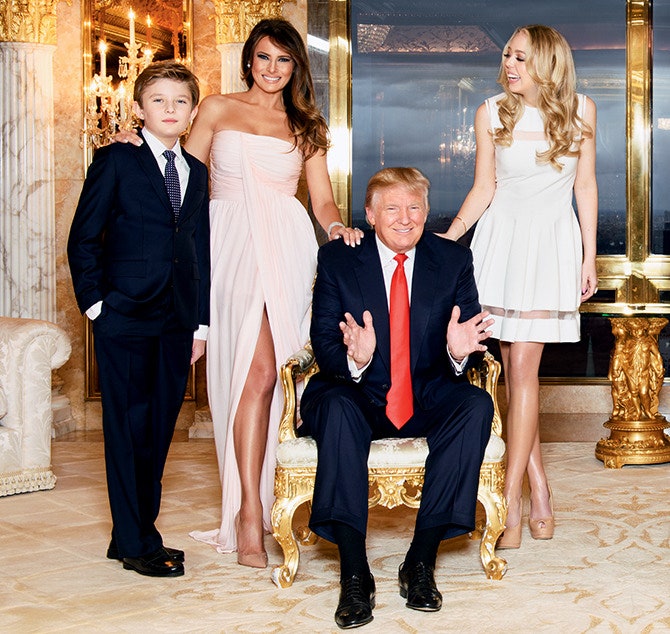 Дональд Трамп с женой Меланьей сыновьями Бэрроном и дочерью Тиффани