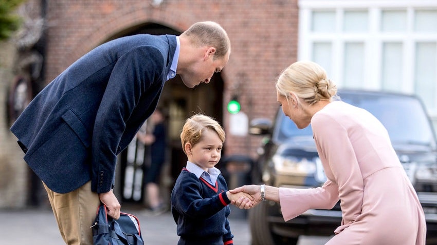 Принц Уильям отвел принца Джорджа в школу фото