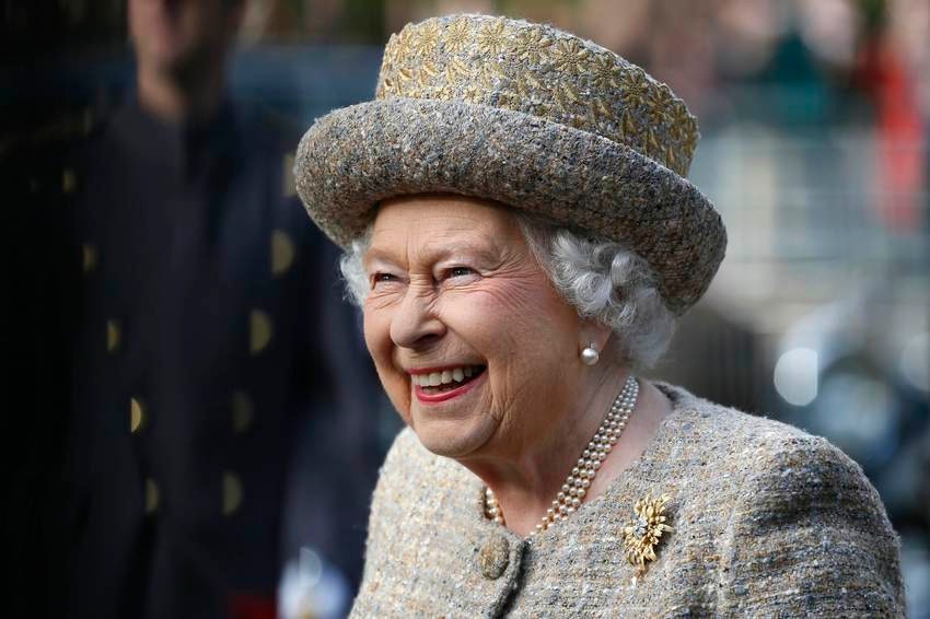 Принц Филипп уходит на пенсию королеву Елизавету II будет сопровождать темнокожий конюший