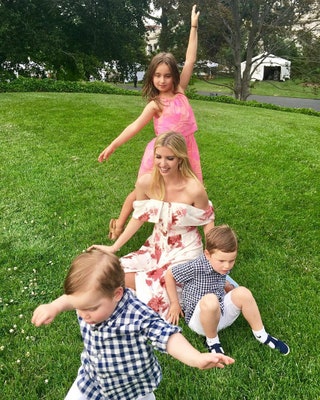 Иванка Трамп с детьми.