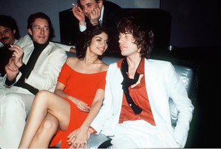 С мужем Миком Джаггером на своем дне рождения в Studio 54 1977.