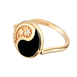 Золотое кольцо Aqua с ониксом Carrera y Carrera.