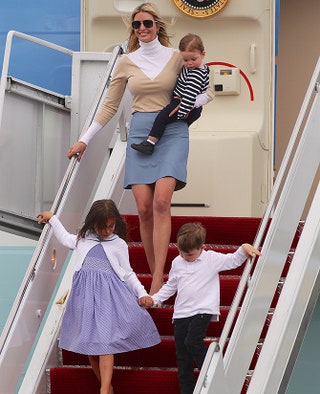 Иванка Трамп с детьми  Теодором Джозефом и Арабеллой.