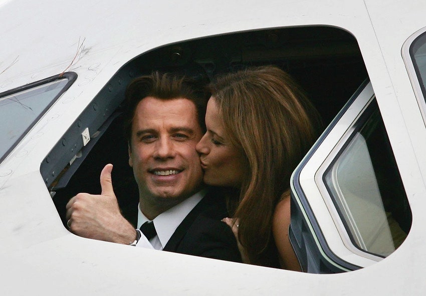 Джон Траволта с женой на личном самолете