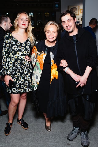 Тереза Мавика с дочкой Гретой и куратор Андрей Паршиков.