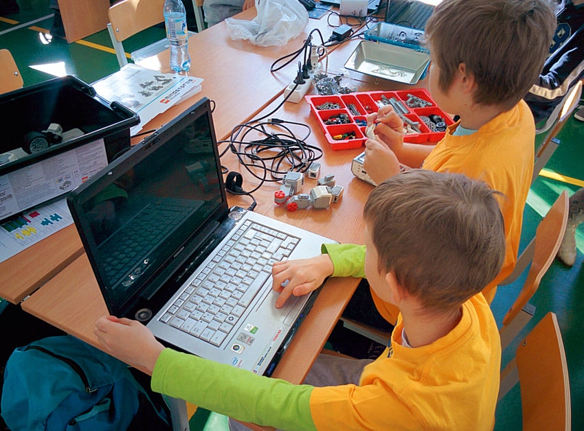 Как обеспечить ребенку будущее в ITиндустрии где детей учат программированию и робототехнике
