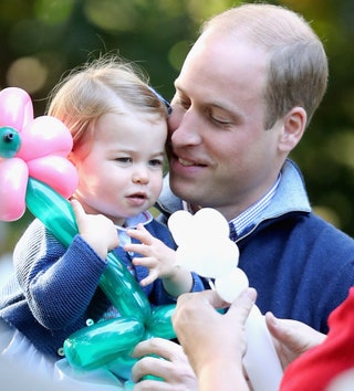 Принцесса Шарлотта на руках у папы принца Уильяма.