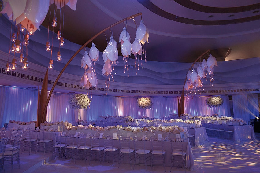 Любимые цветы невесты — колокольчики — стали основным элементом декора ресторан Ojakh Ереван 2016