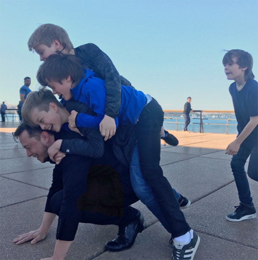 Илон Маск со своими сыновьями в Сиднее
