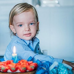 Принцесса Мадлен опубликовала новые фото сына