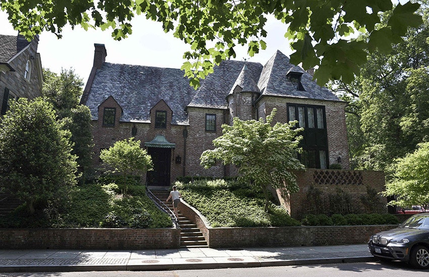 Барак и Мишель Обама купили особняк рядом с Белым домом за 8 млн долларов