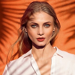 Солнечный зайчик: знойные бьюти-новинки Clarins