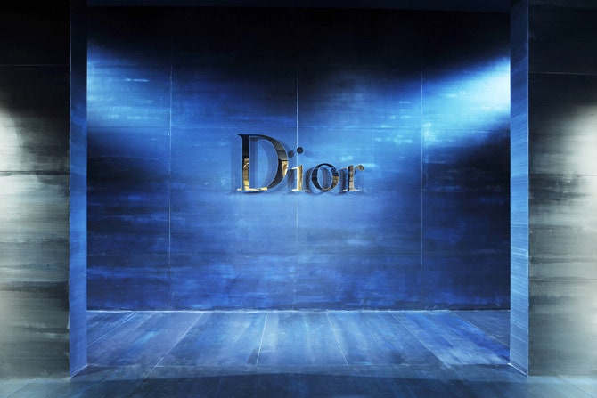 Фото с показа коллекции Dior осеньзима 20172018 на Неделе моды в Париже | Tatler