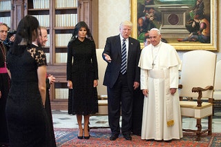 Меланья и Дональд Трамп и папа римский Франциск.