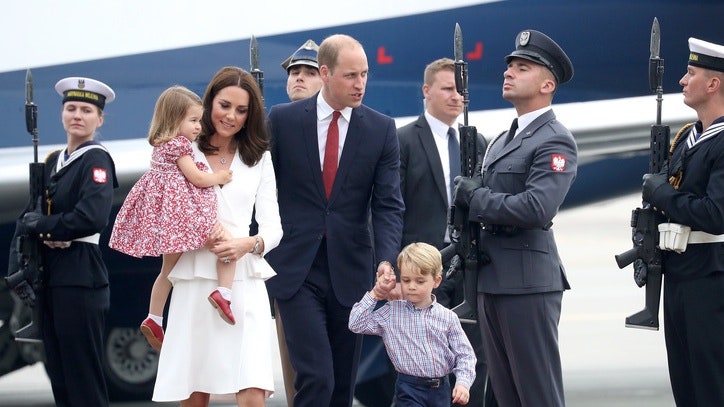 Принц Уильям и герцогиня Кэтрин с детьми прилетели в Польшу фото королевской семьи