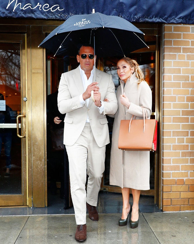 Дженнифер Лопес и Алекс Родригес фото на выходе из ресторана Marea в НьюЙорке | Tatler