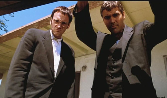 Квентин Тарантино и Джордж Клуни заглядывают в багажник